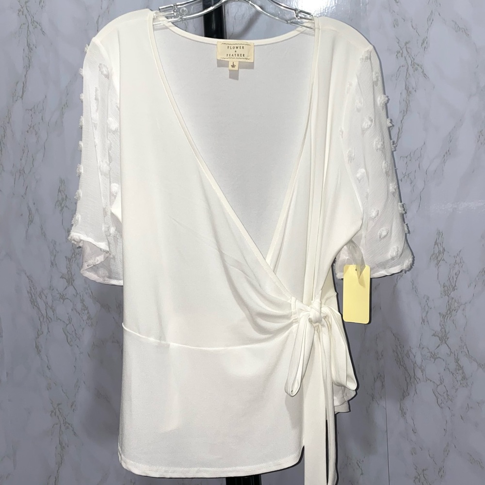 Flower & Feather wrap around white tops sz Large